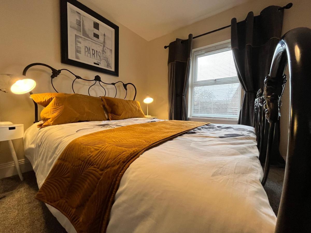 York Centre 2 Bedroom Renovated Flat, 8 Escrick Street ภายนอก รูปภาพ