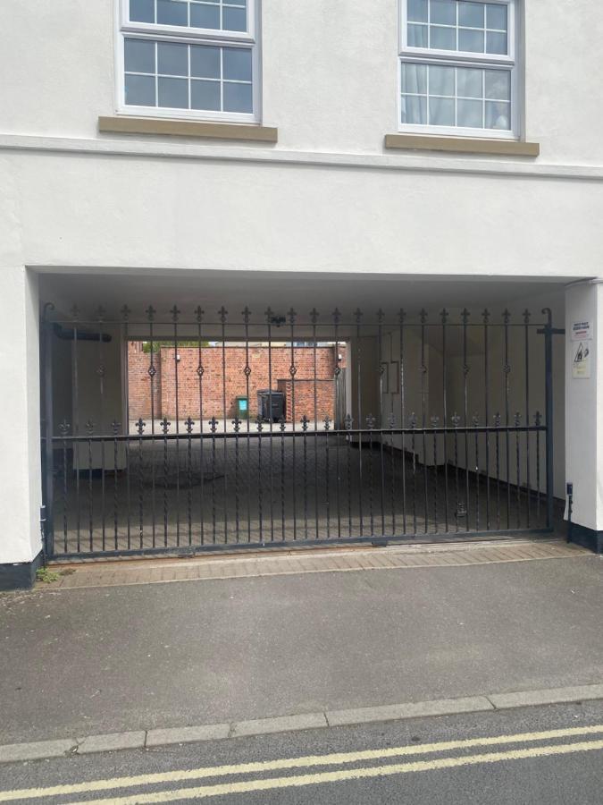 York Centre 2 Bedroom Renovated Flat, 8 Escrick Street ภายนอก รูปภาพ